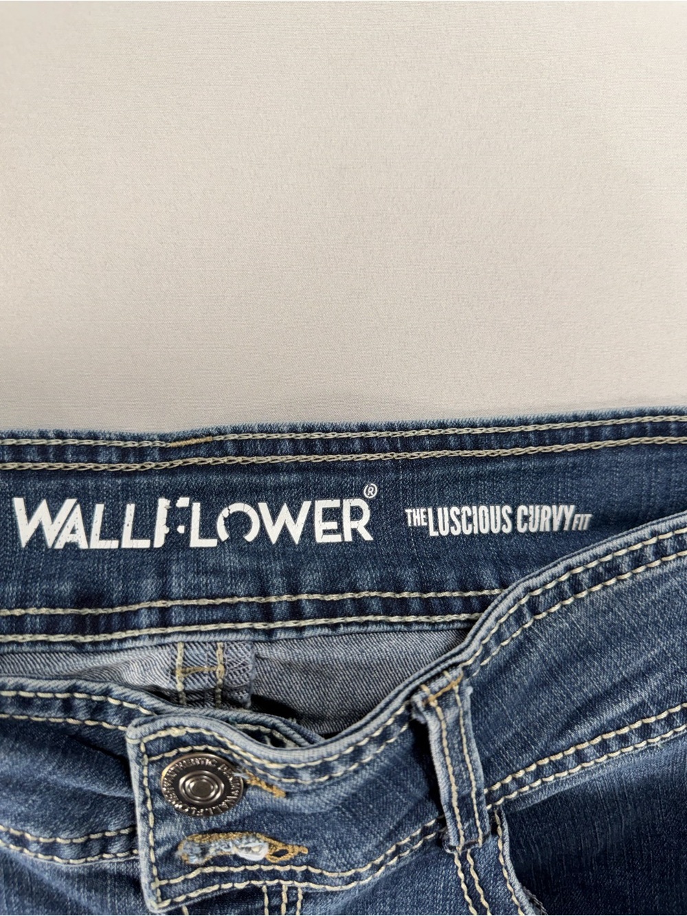 WallFlower "The Luscious Curvy" mid-rise denim jeans Sz 9R #927 - Picture 2 of 12